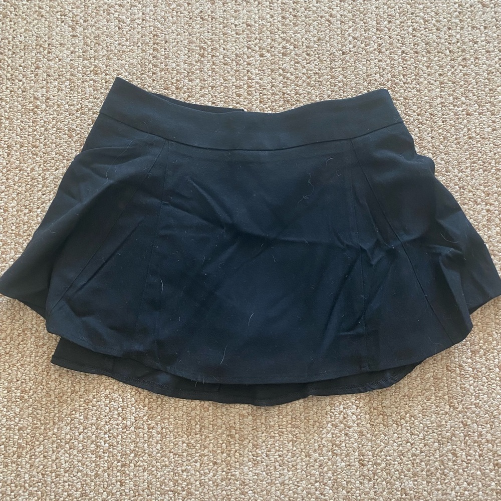 Black skort from pac sun, one size fits all (24-28). Super cute zips in the back